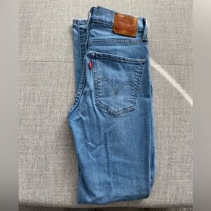 Mile High Super Skinny Levi Jeans. Size 26